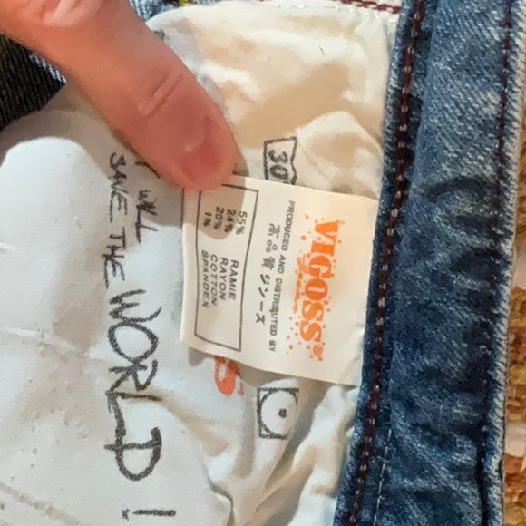 Vigos jean with with distressed seat but accessory and slight flare leg - Picture 3 of 8